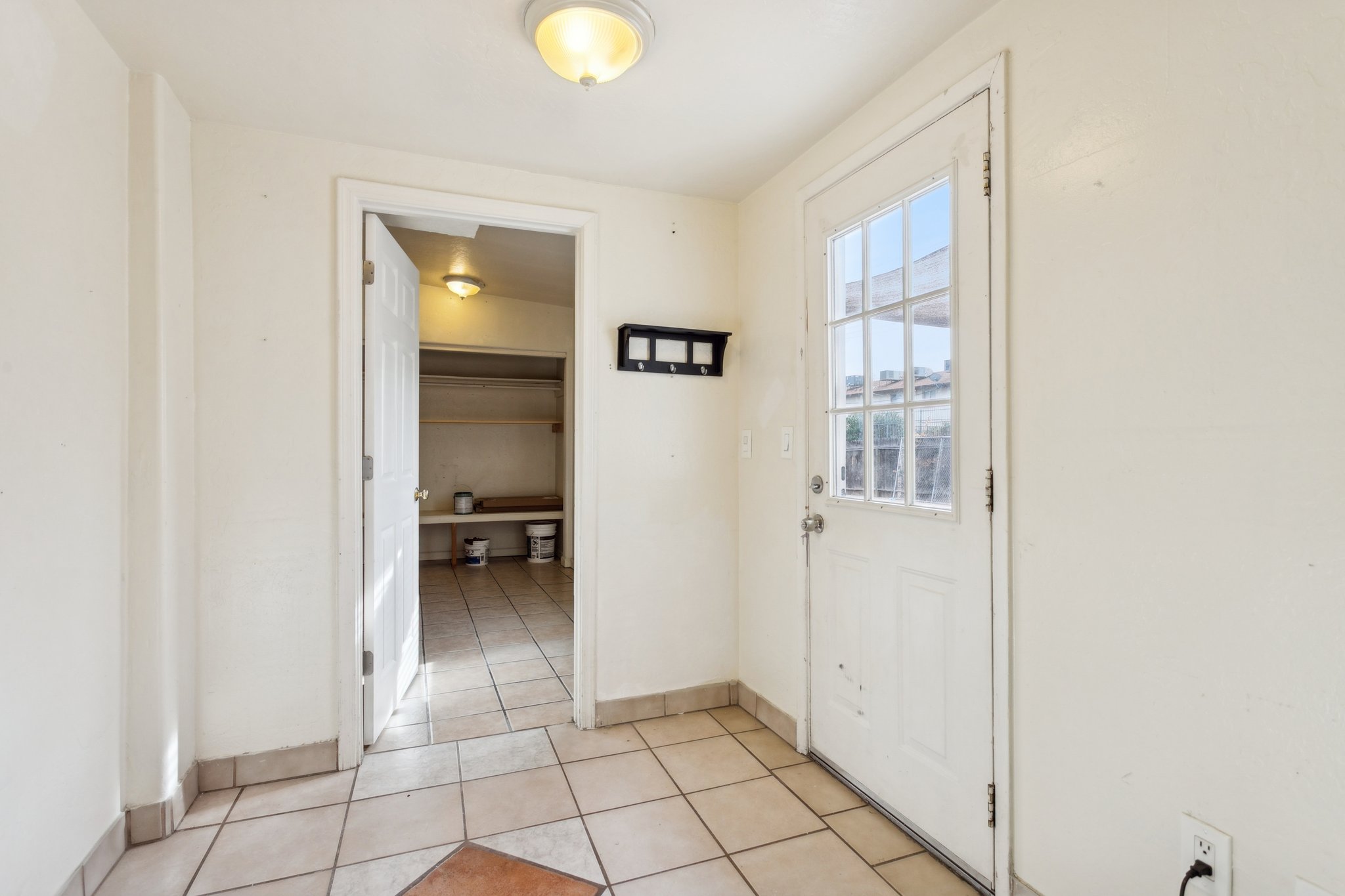 13017 N 20th St - 1,3,4,5 - 010.jpg