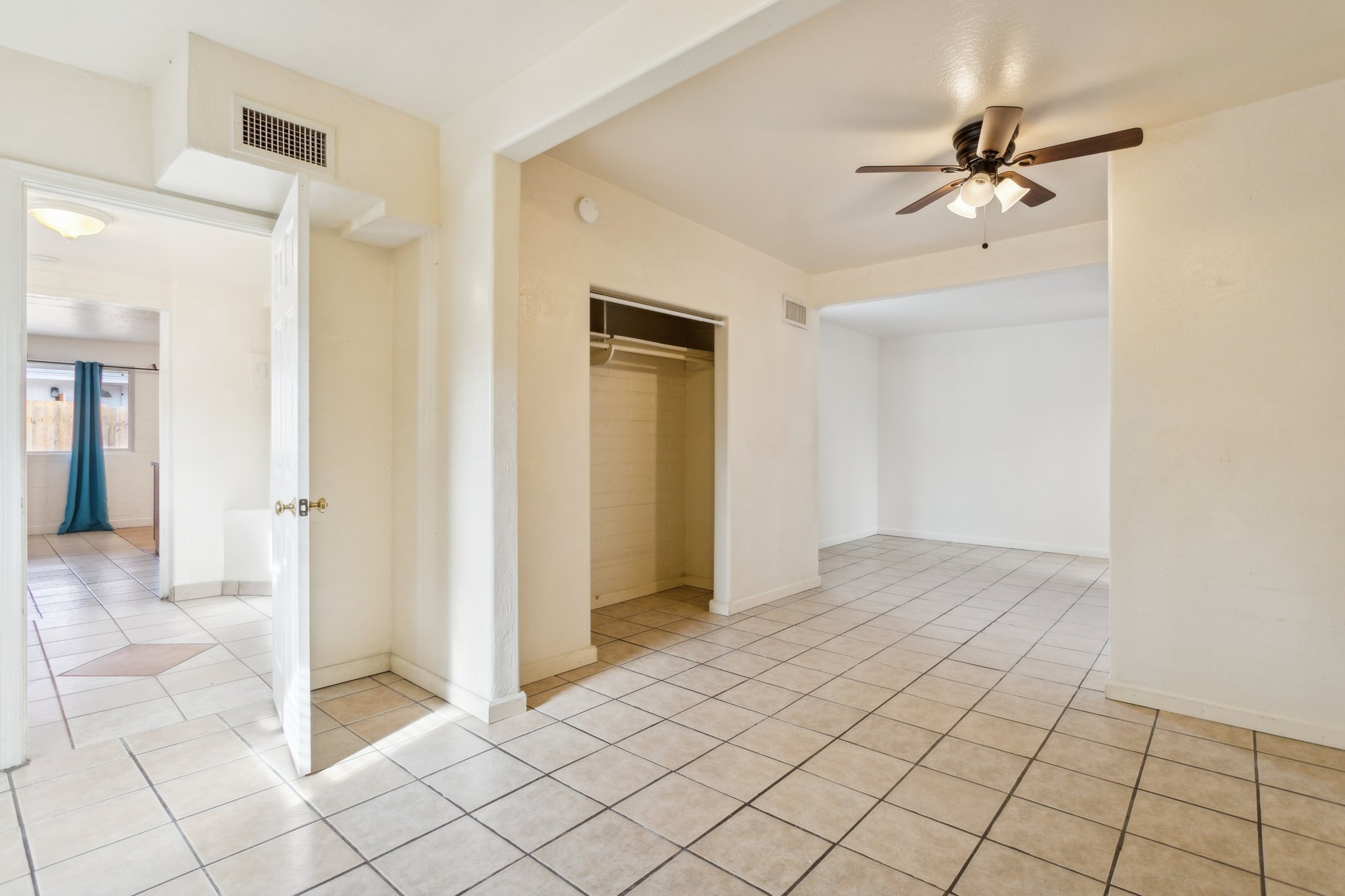 13017 N 20th St - 1,3,4,5 - 012.jpg