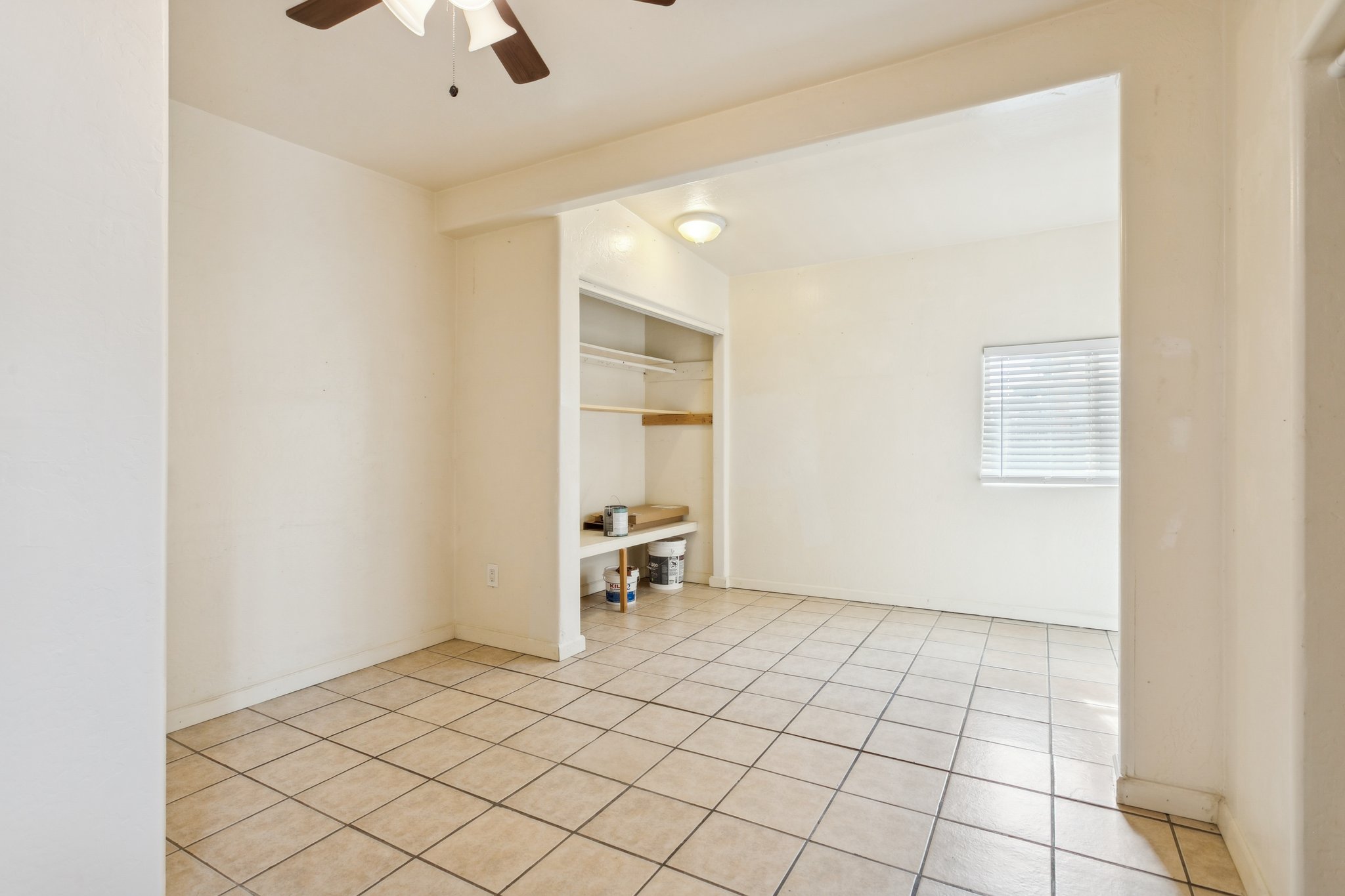 13017 N 20th St - 1,3,4,5 - 013.jpg