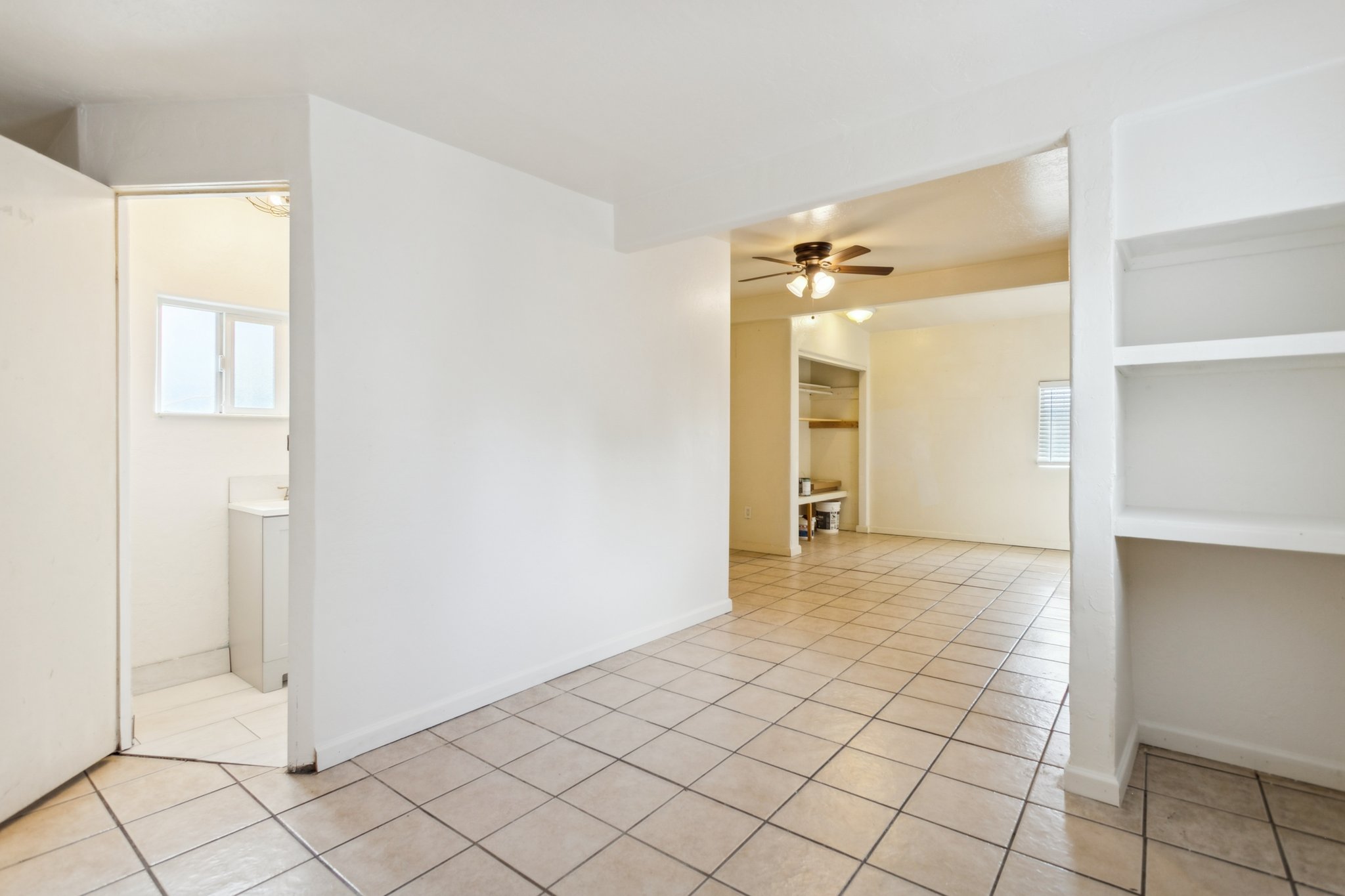 13017 N 20th St - 1,3,4,5 - 014.jpg