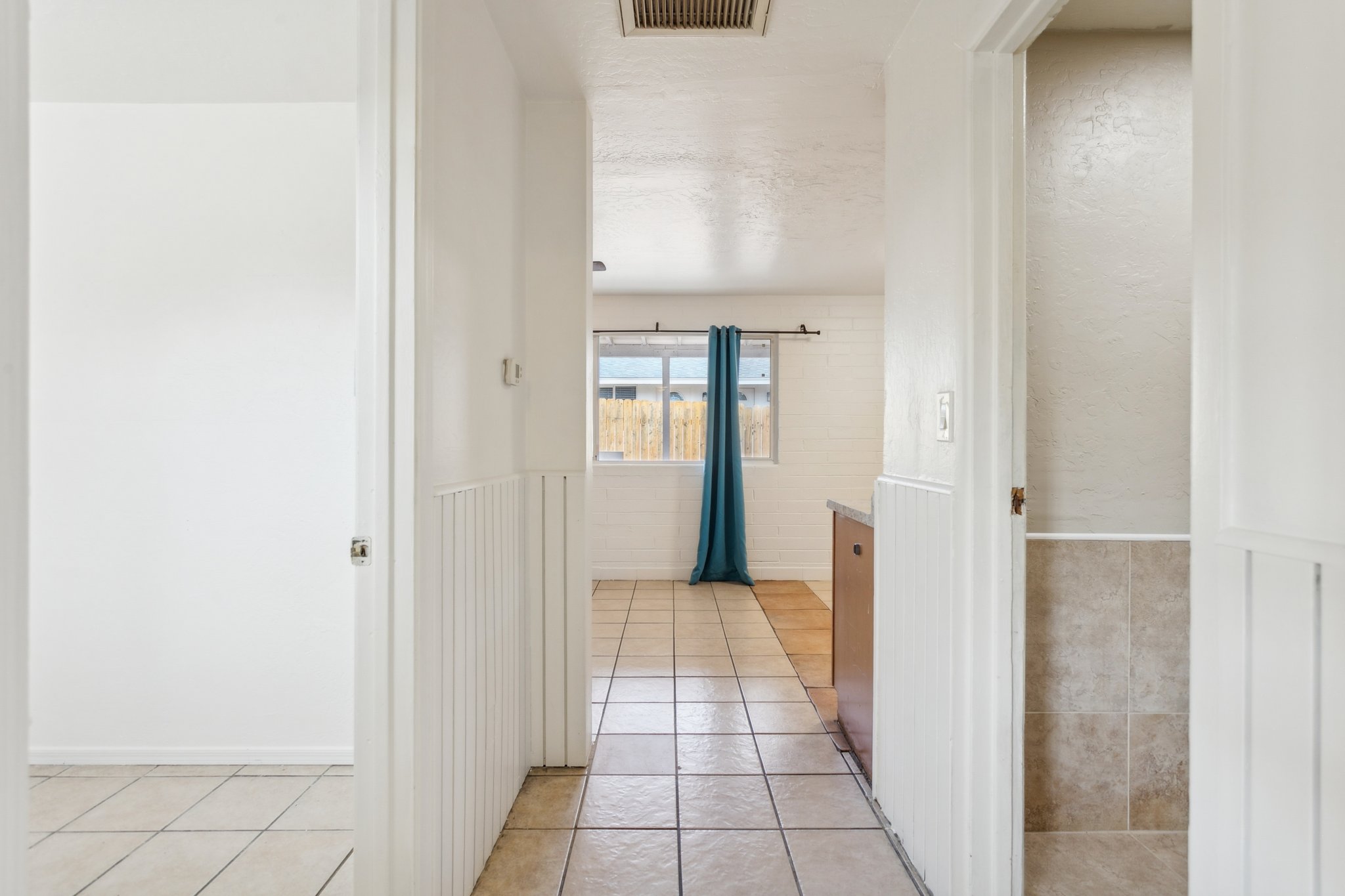 13017 N 20th St - 1,3,4,5 - 015.jpg