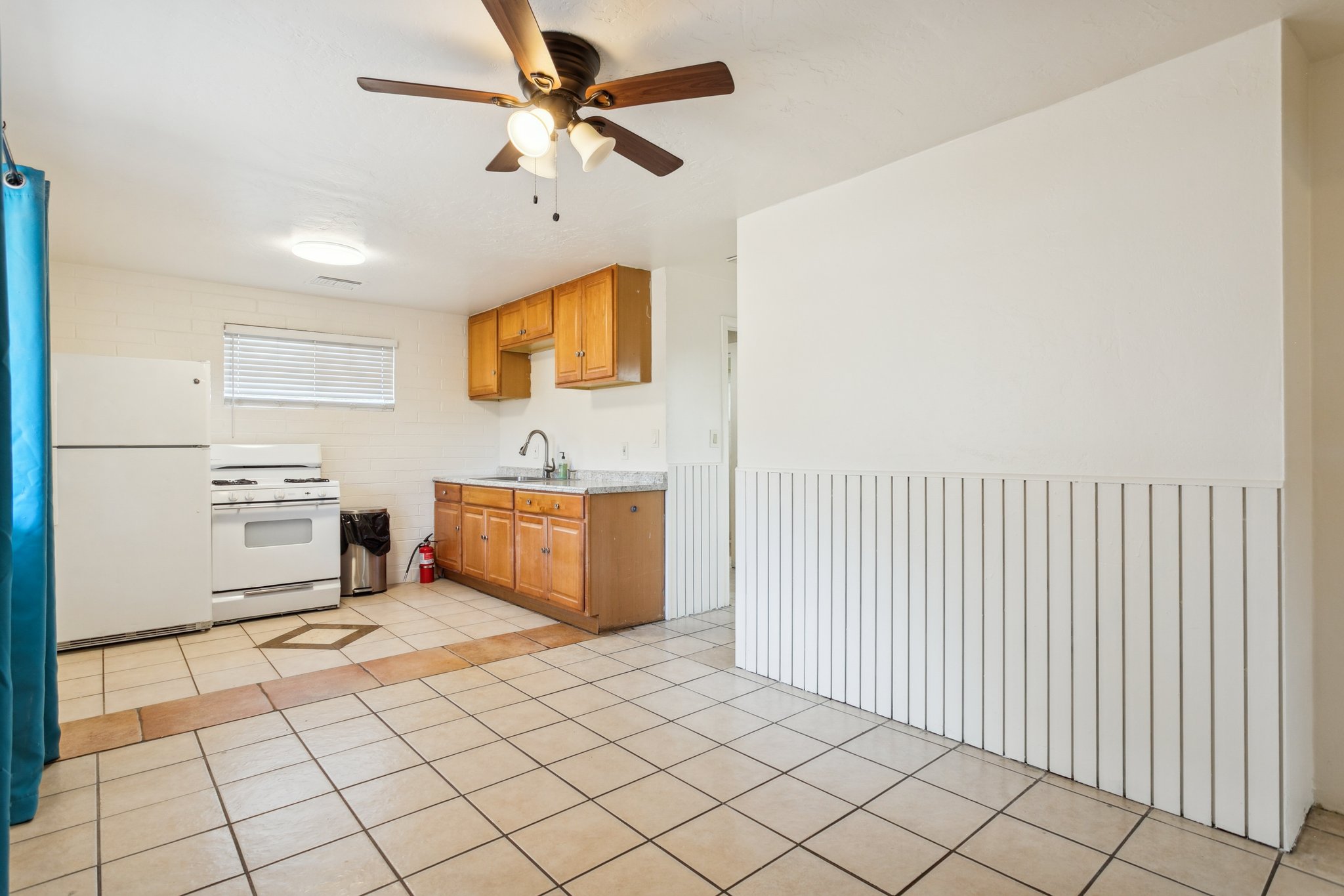 13017 N 20th St - 1,3,4,5 - 018.jpg