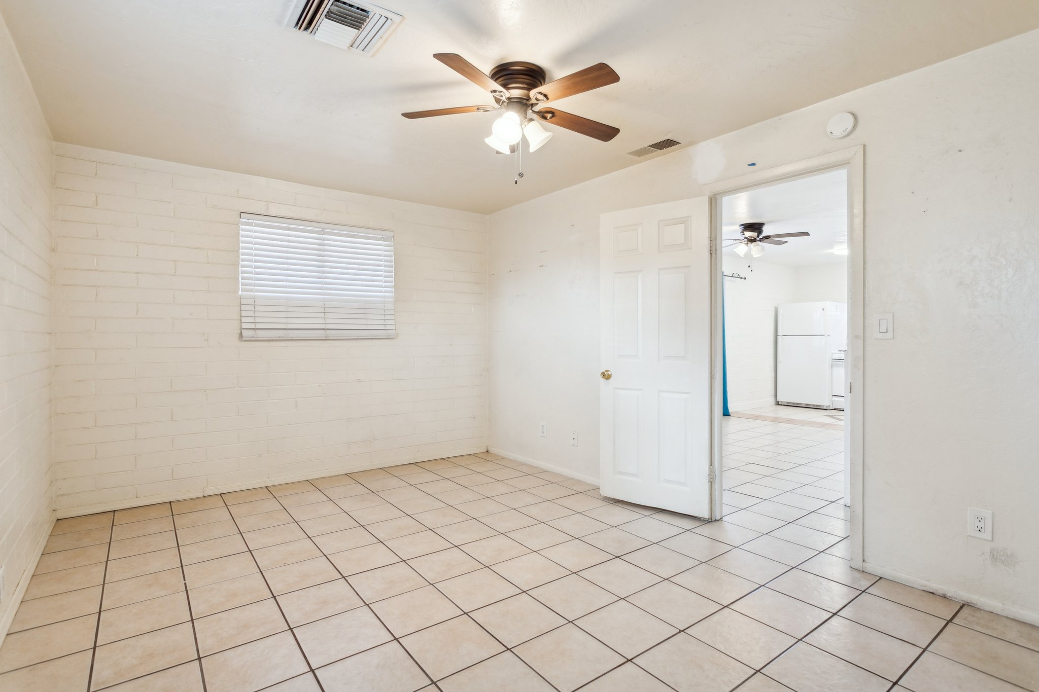 13017 N 20th St - 1,3,4,5 - 023.jpg