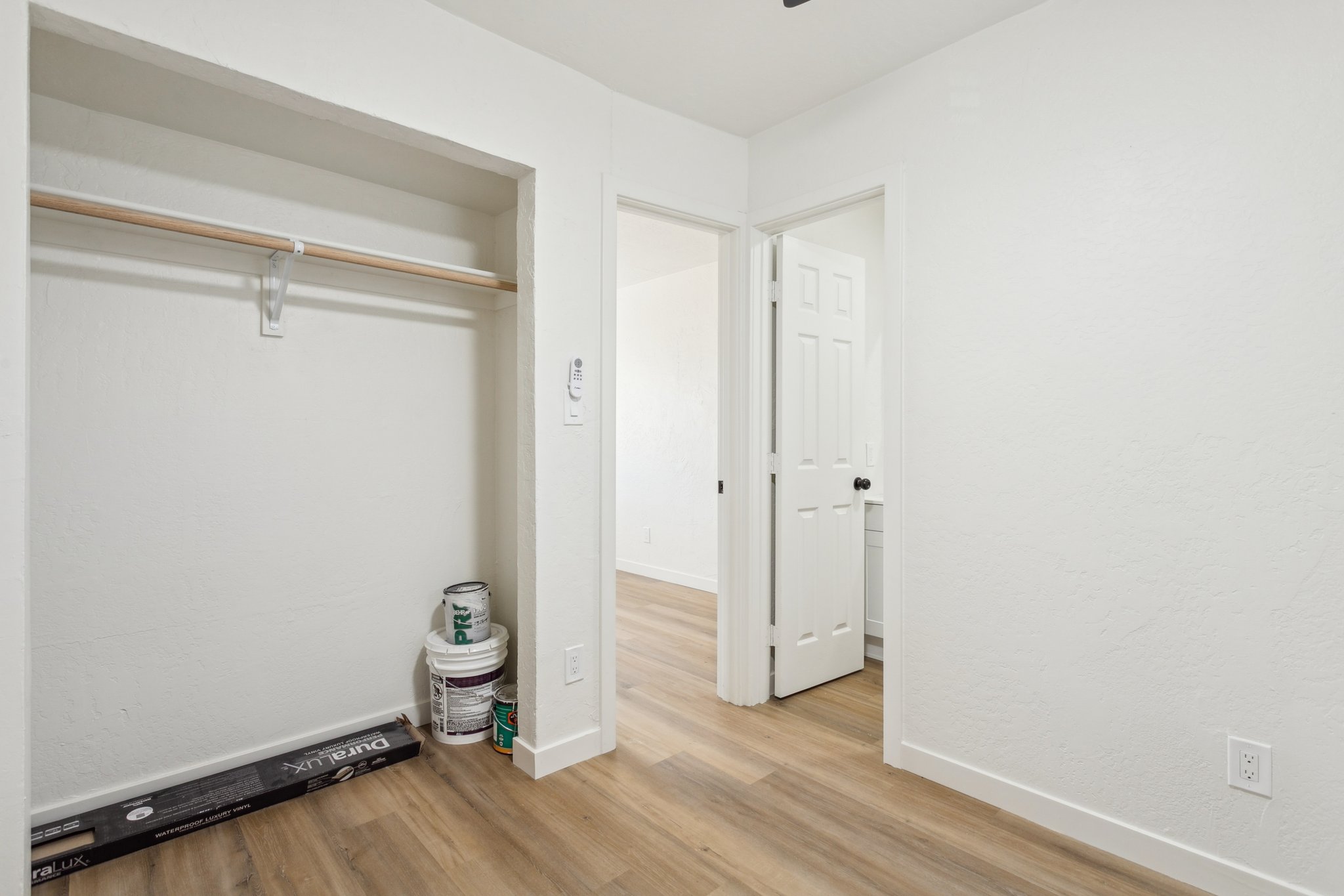 13017 N 20th St - 1,3,4,5 - 030.jpg