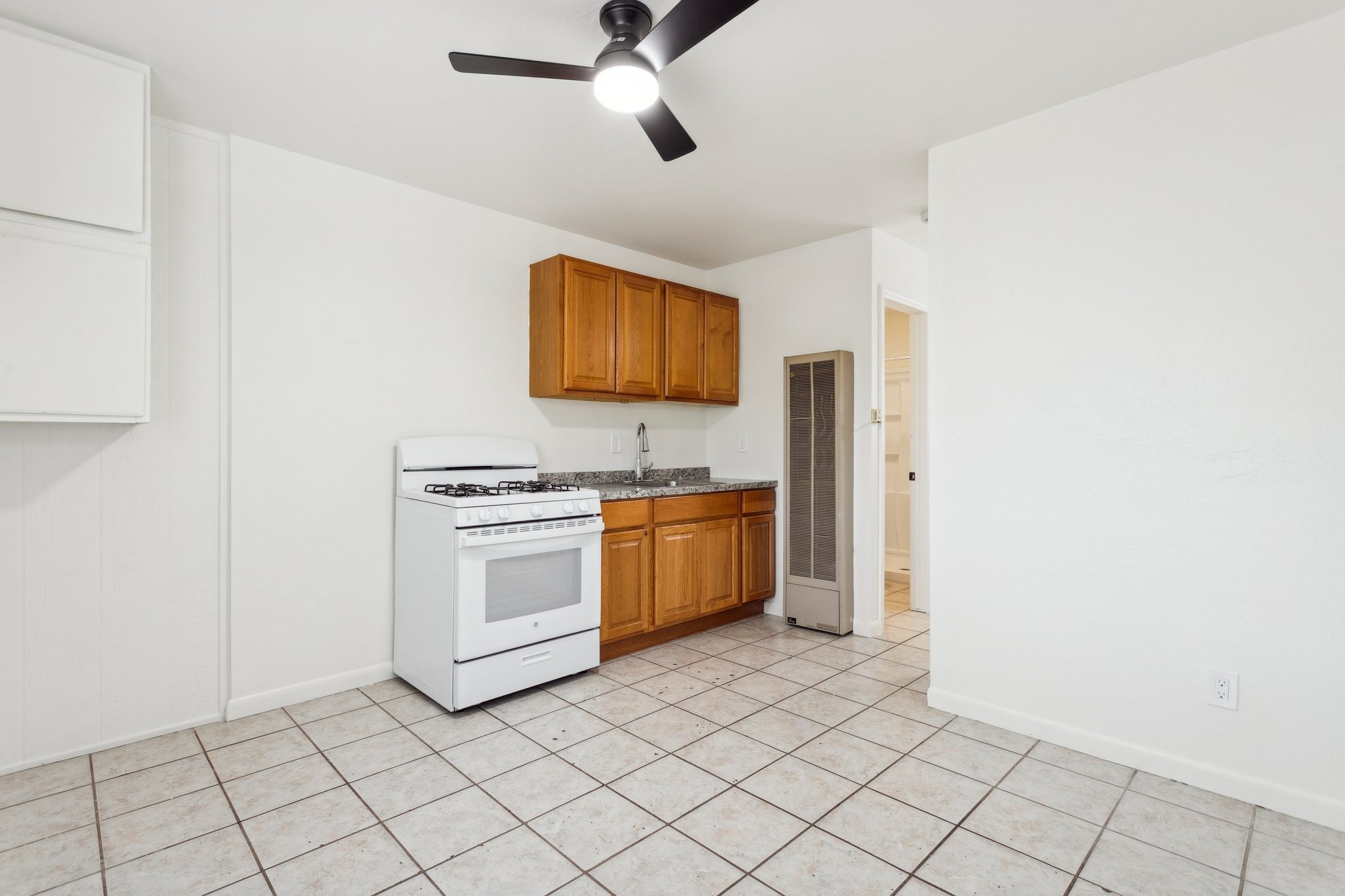 13017 N 20th St - 1,3,4,5 - 038.jpg