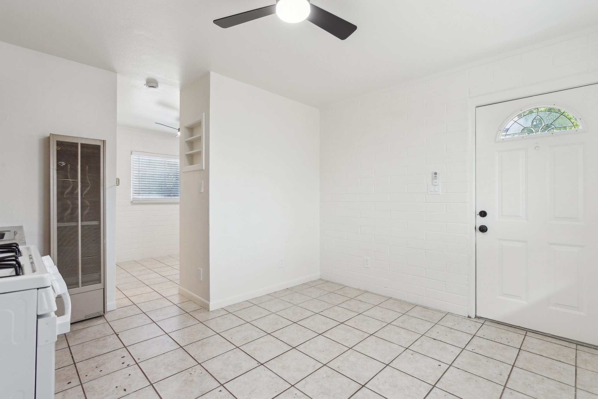 13017 N 20th St - 1,3,4,5 - 039.jpg