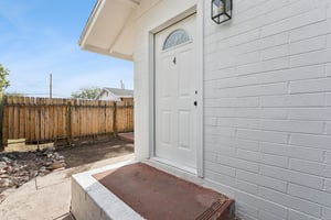 13017 N 20th St - 1,3,4,5 - 001.jpg