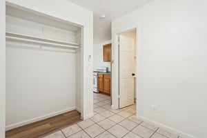 13017 N 20th St - 1,3,4,5 - 026.jpg