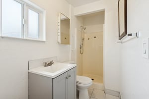13017 N 20th St - 1,3,4,5 - 034.jpg