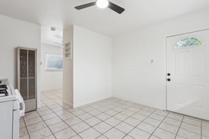 13017 N 20th St - 1,3,4,5 - 039.jpg