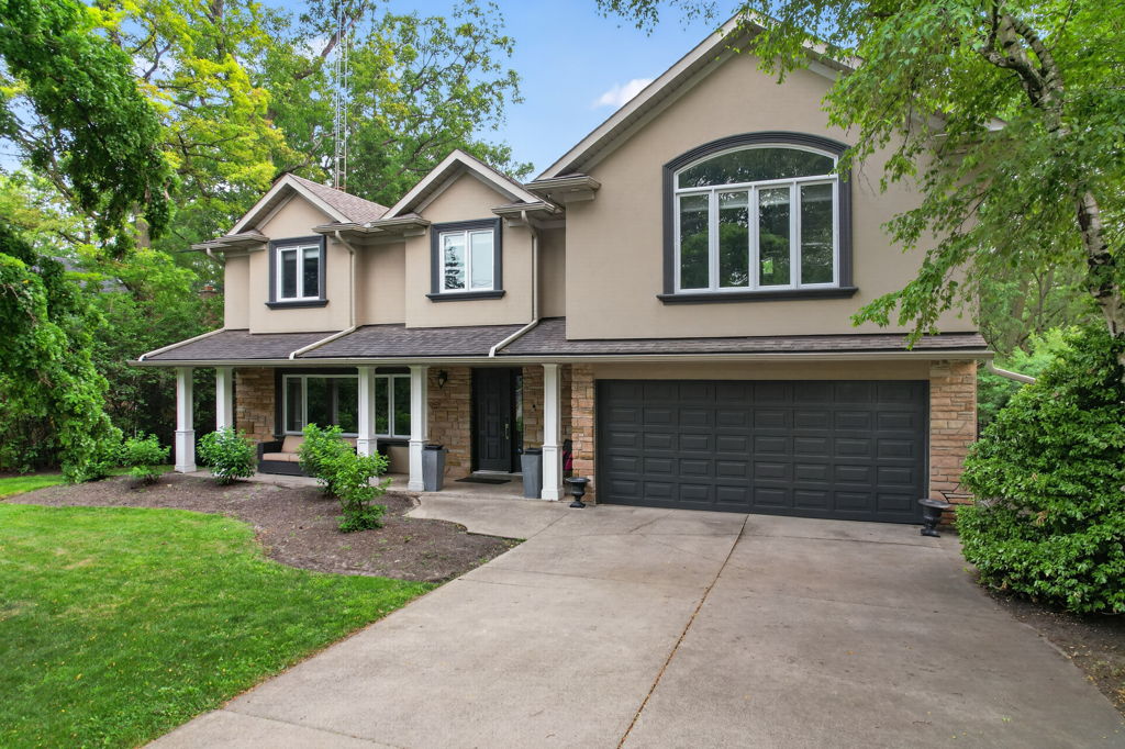 1302 Hillview Crescent