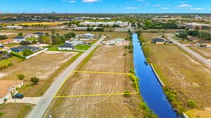 Aerial Side Exterior - Lot Lines 1.jpg