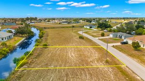 Aerial Side Exterior - Lot Lines 3.jpg