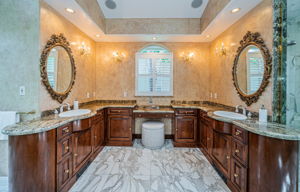 Primary Bathroom1e