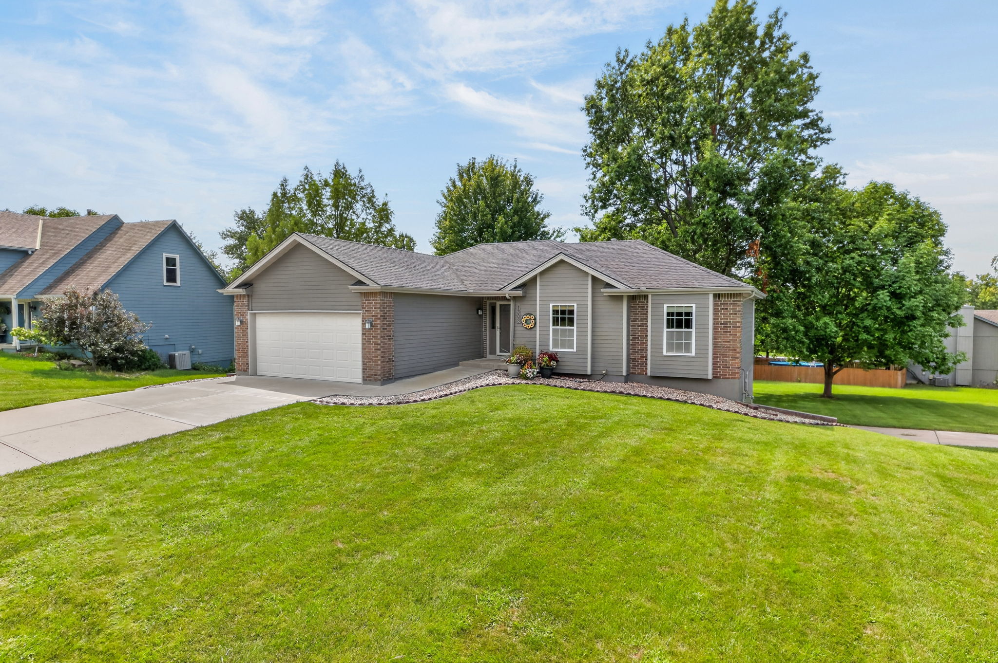 1303 NE 103rd St-002
