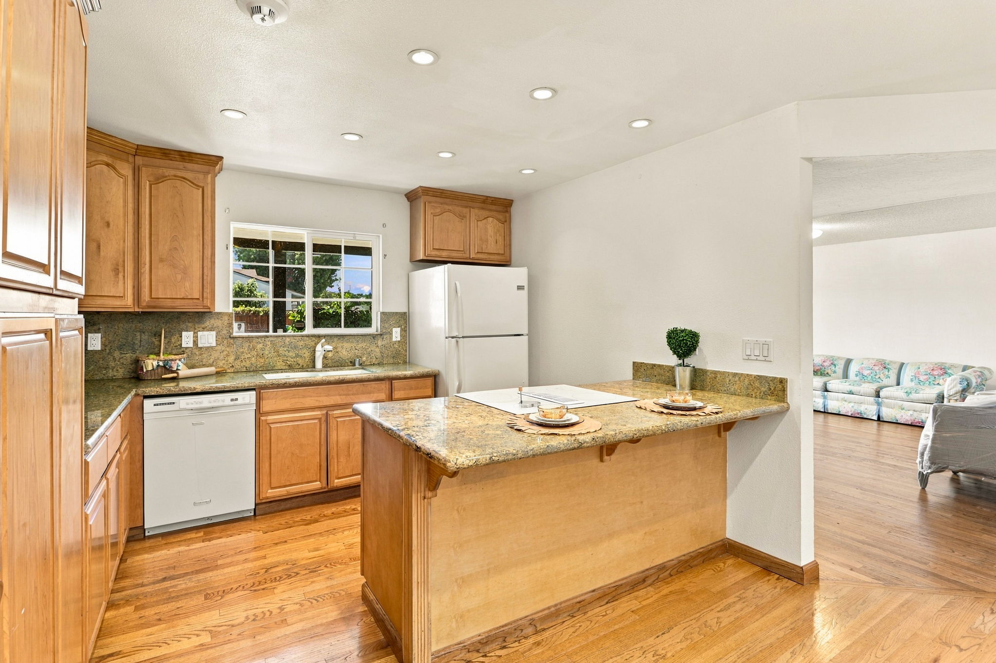 Russian Maple Cabinets u/Bullnosed Granite Slab Counters w/Full Backsplash & Kohler Chefs Sink!