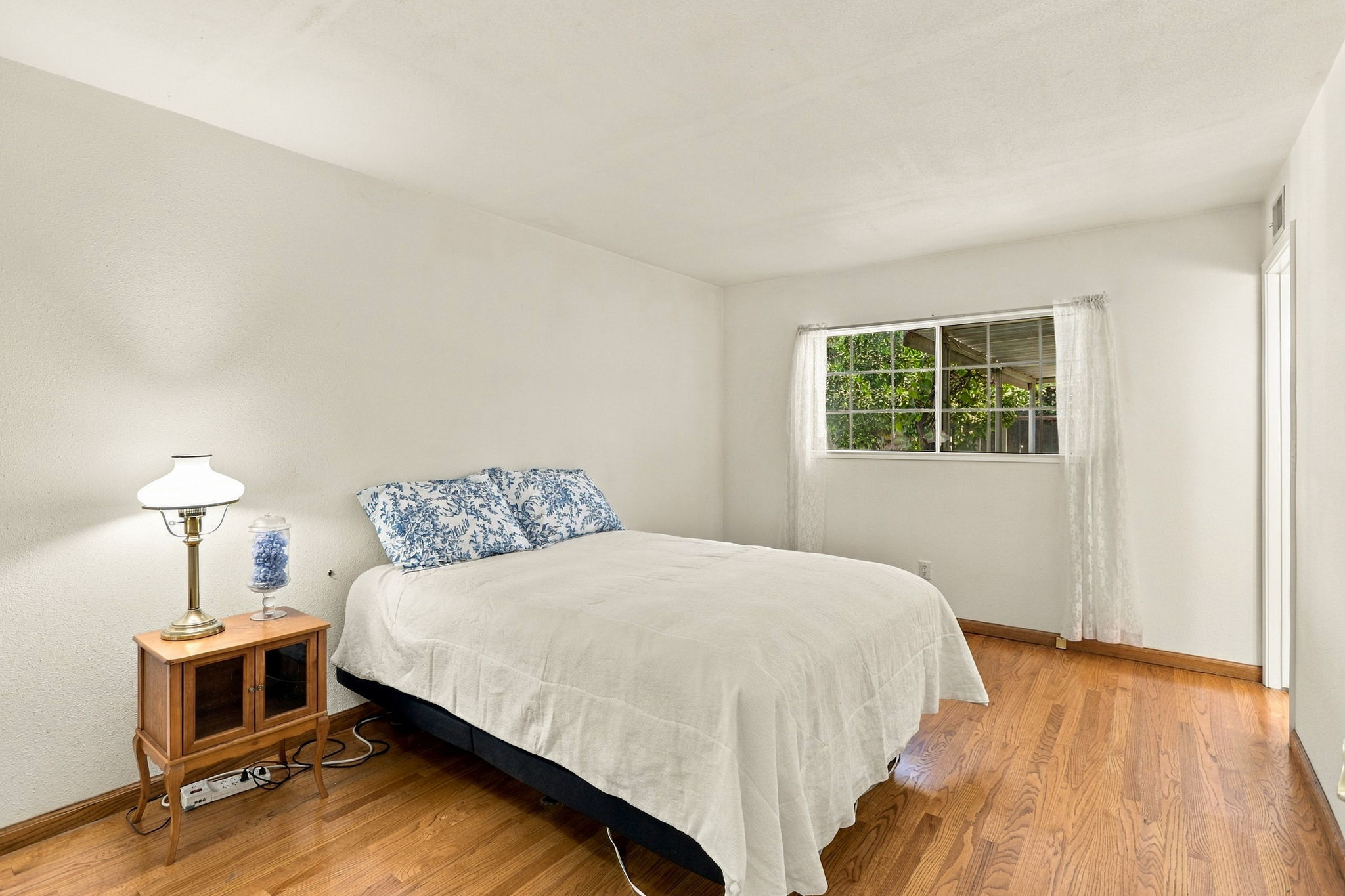 Master BR adjacent the Covered Patio
