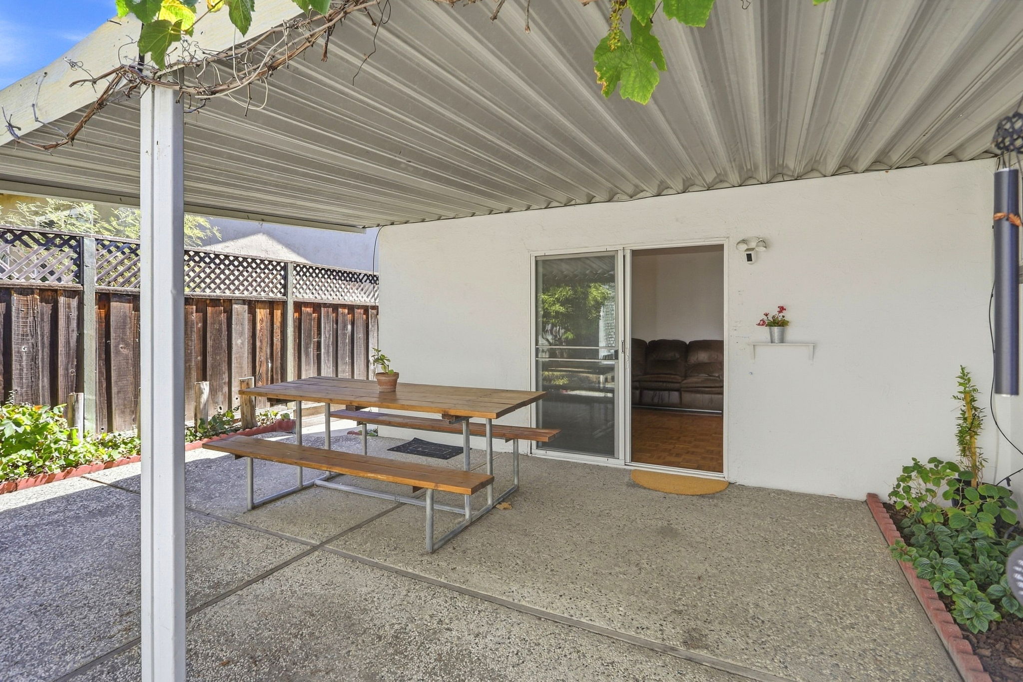 20' x 22'Covered Patio off the Family Rm to expand your Entertaining area!