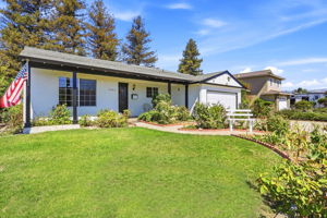Expansive Lawn w/Sprinklers to Set-up Tables & Chairs to Seat 50 Party Guests!