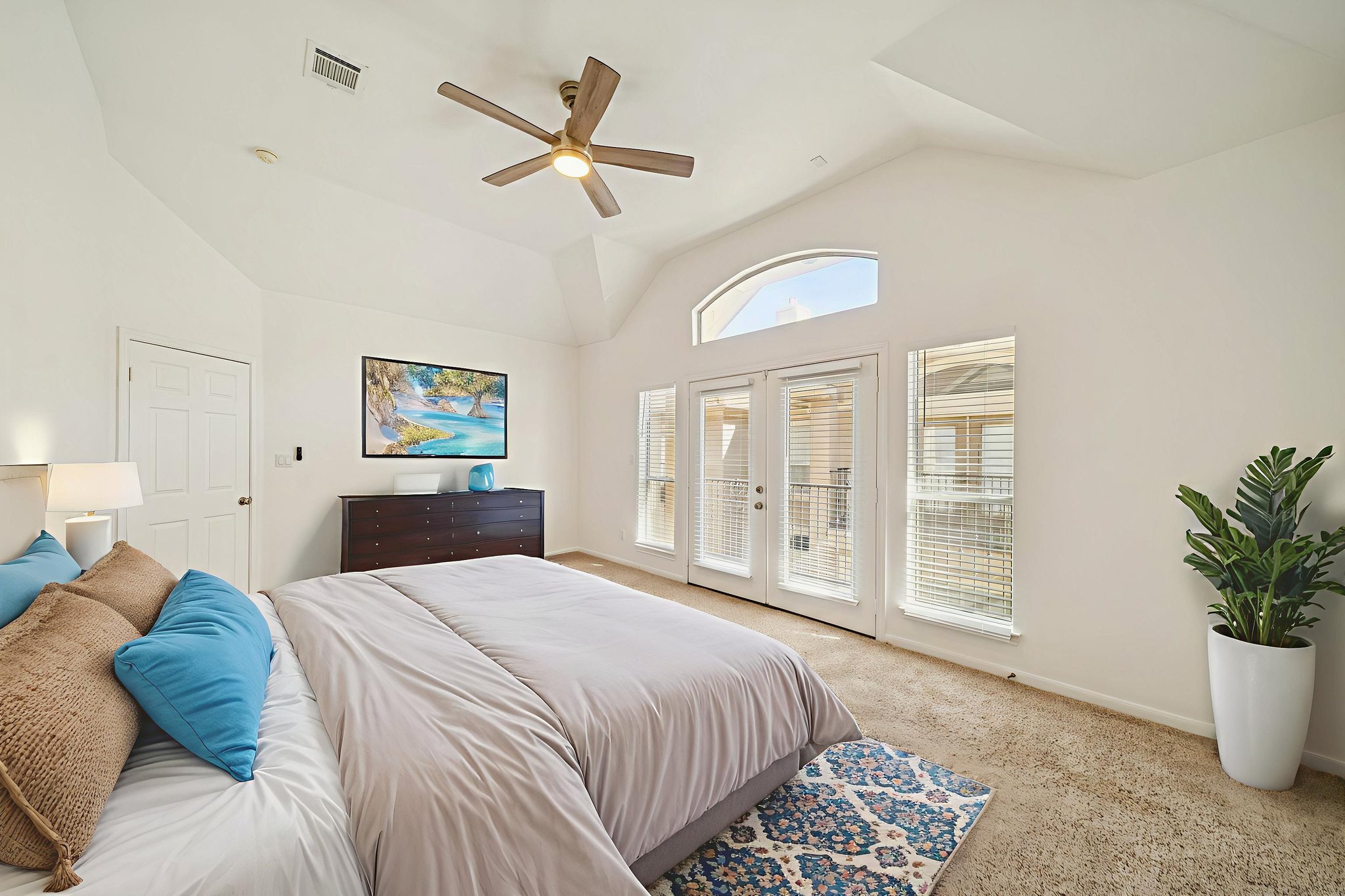 1304 Dart St Unit E, Houston, TX 77007-020 virtually staged.jpeg