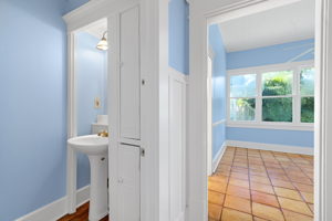 Guest Bathroom 1-1