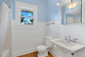 Guest Bathroom 2-1