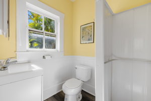 Guest Bathroom 3-1