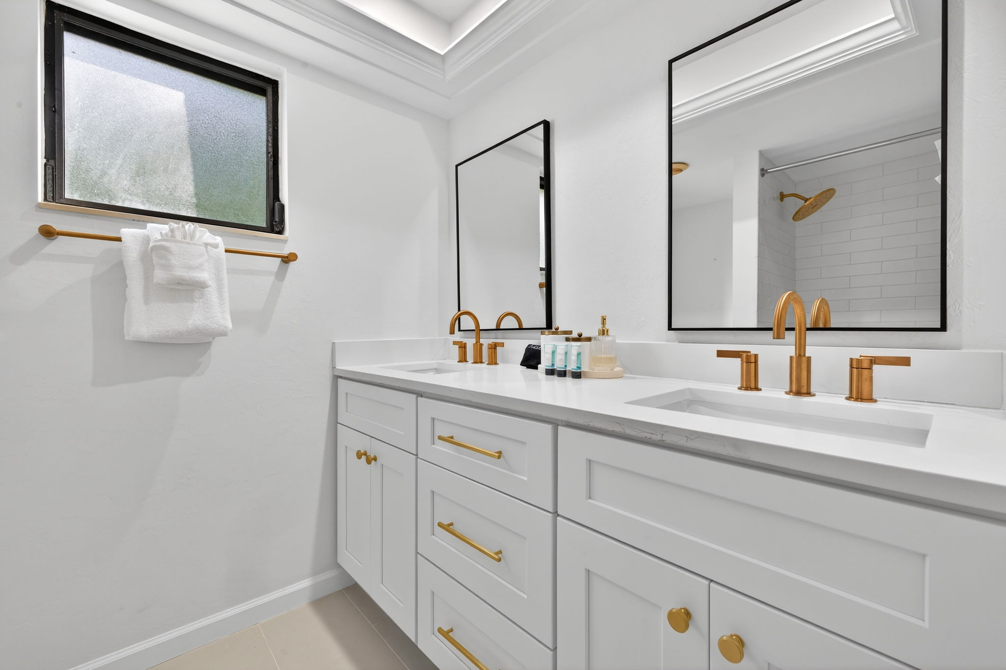 Guest Bathroom 1 - 1 of 2