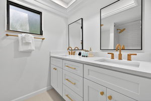 Guest Bathroom 1 - 1 of 2