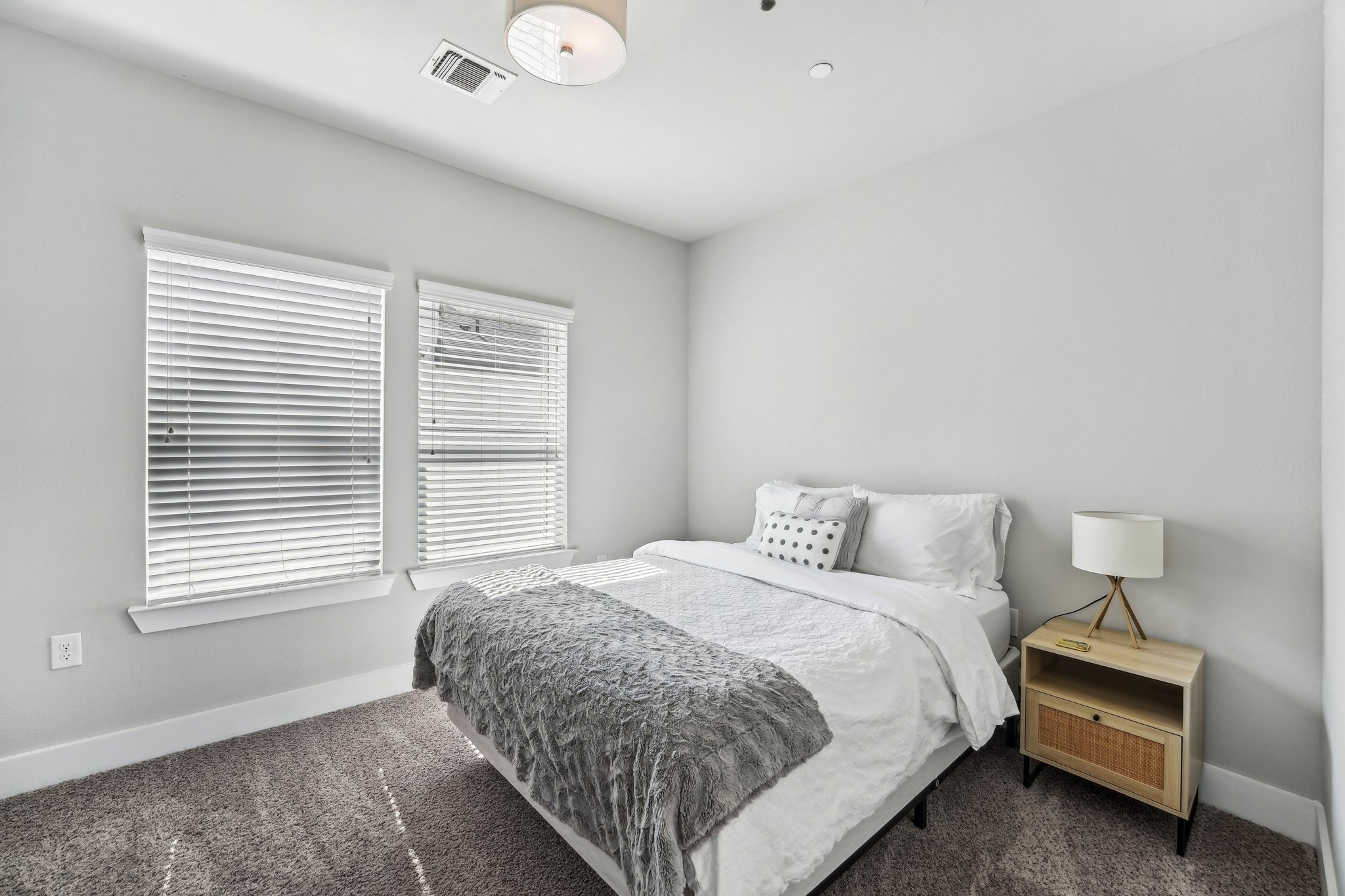 Town Creek Dr 11-26032025-026.jpg