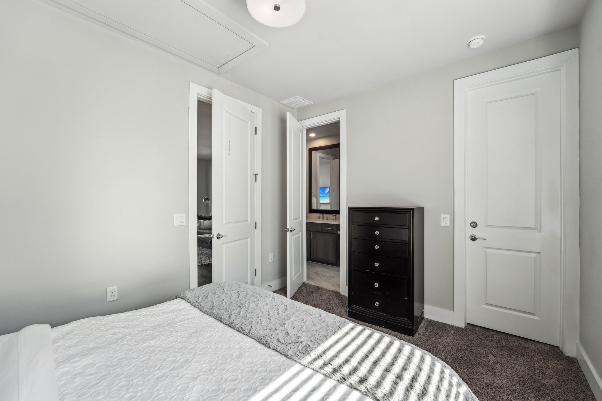 Town Creek Dr 11-26032025-027.jpg