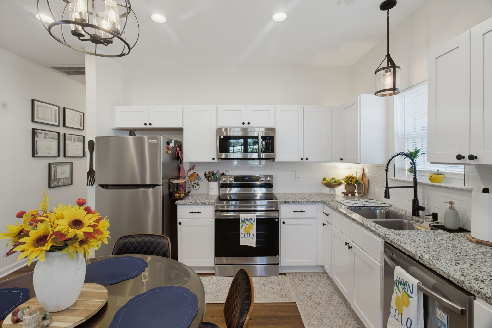 1305 Whitsett St-10