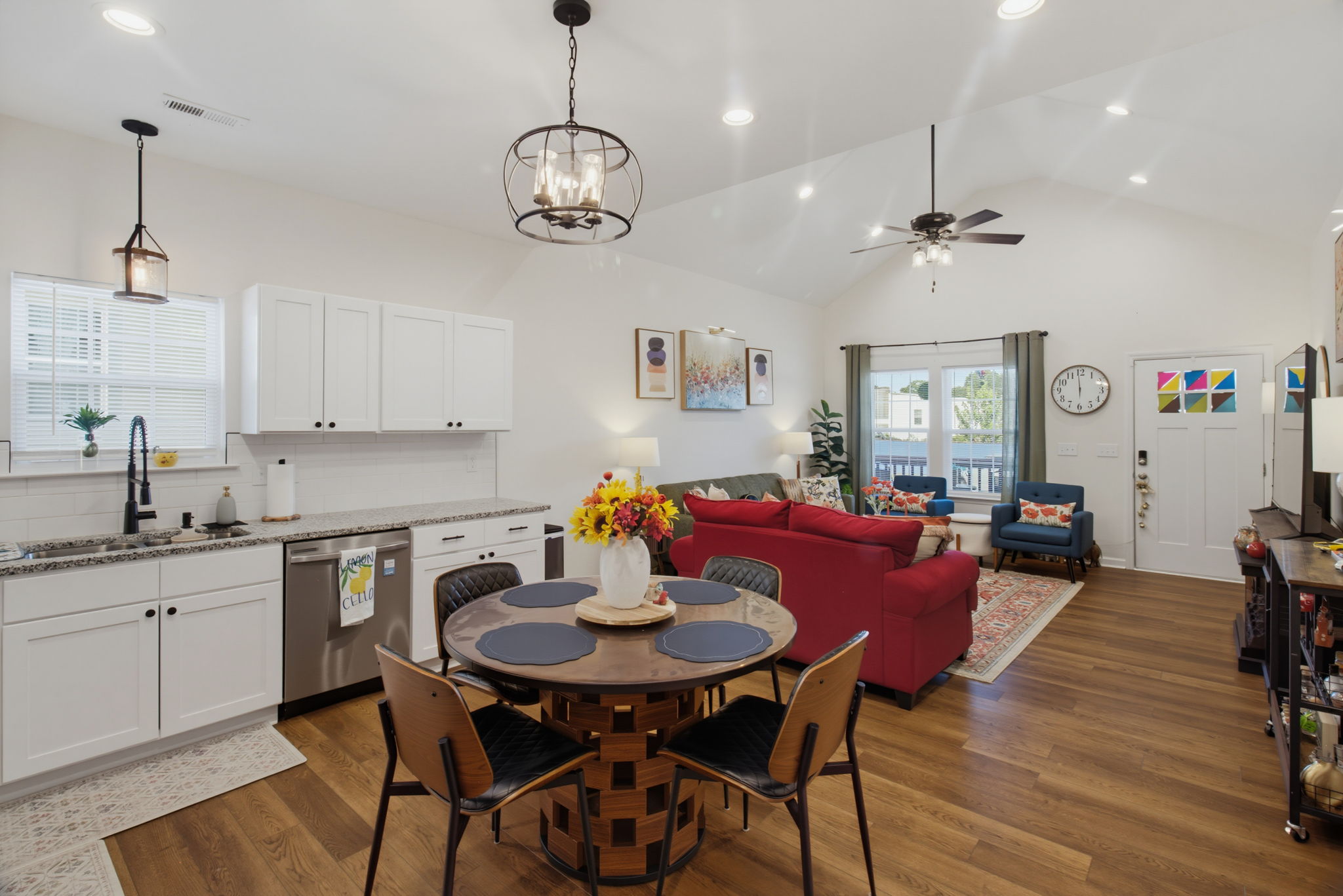 1305 Whitsett St-12