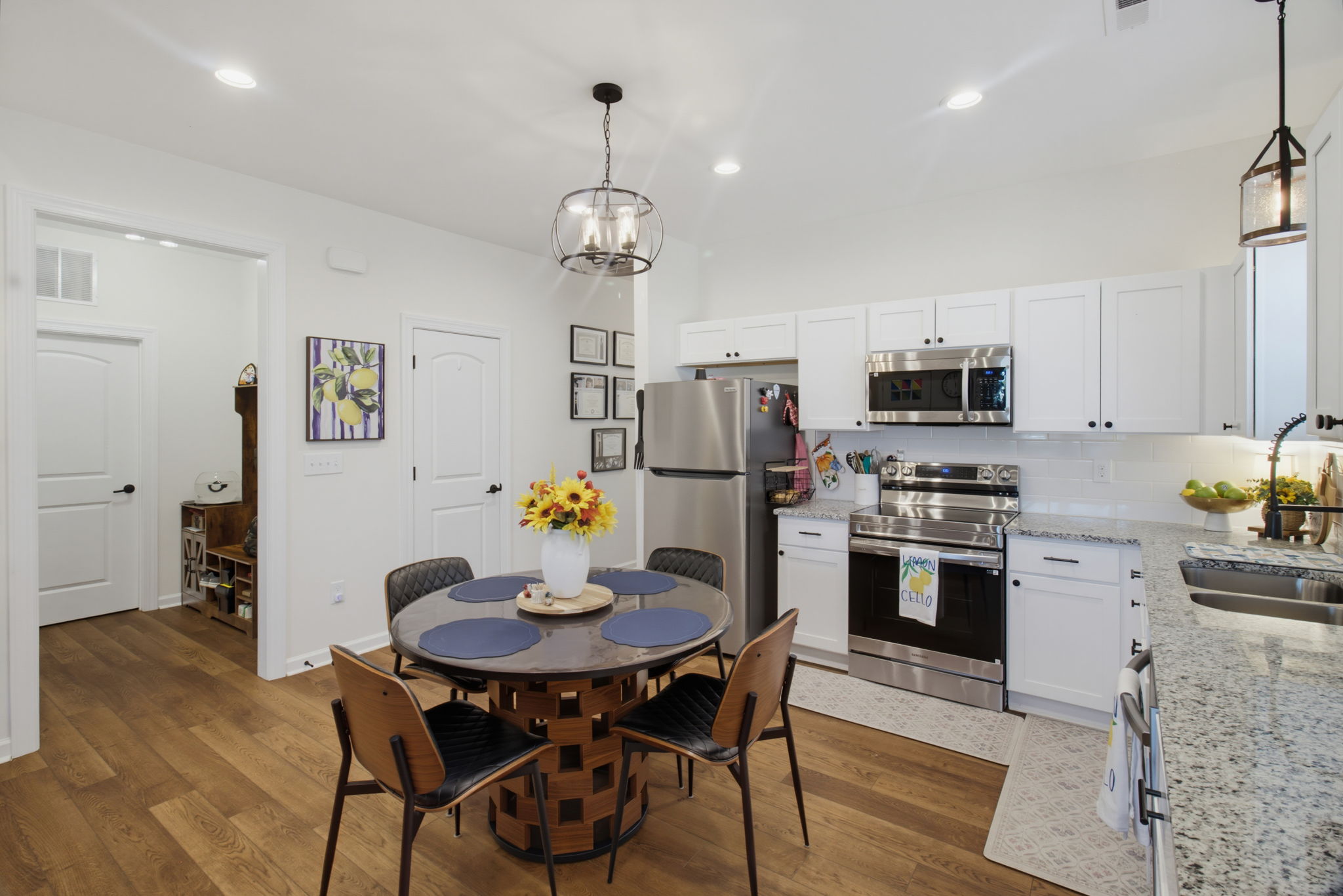 1305 Whitsett St-14