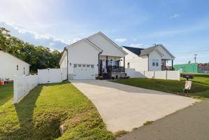 1305 Whitsett St-3