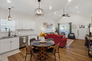 1305 Whitsett St-12