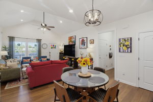 1305 Whitsett St-13
