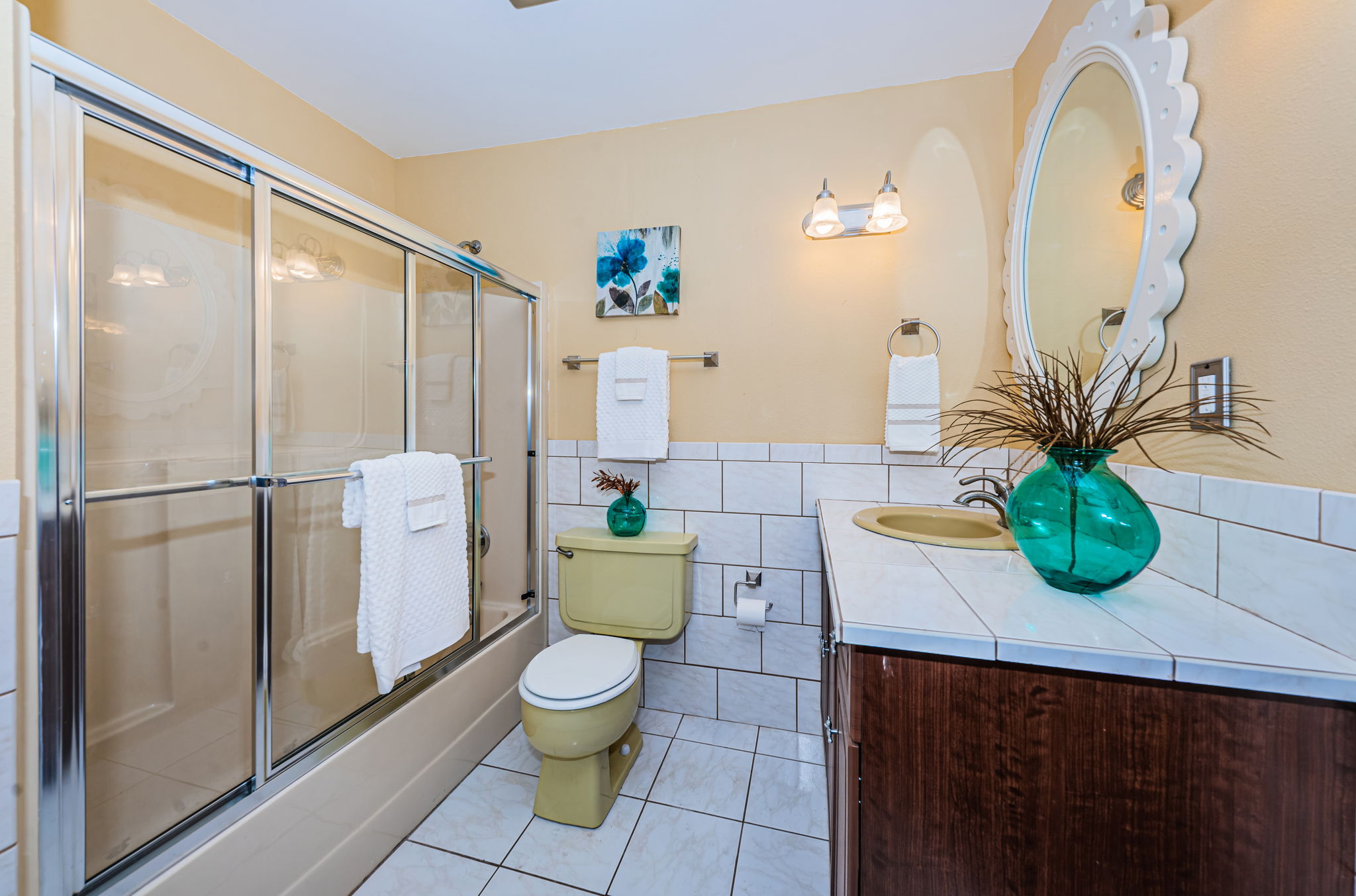 Upper Level Bathroom2