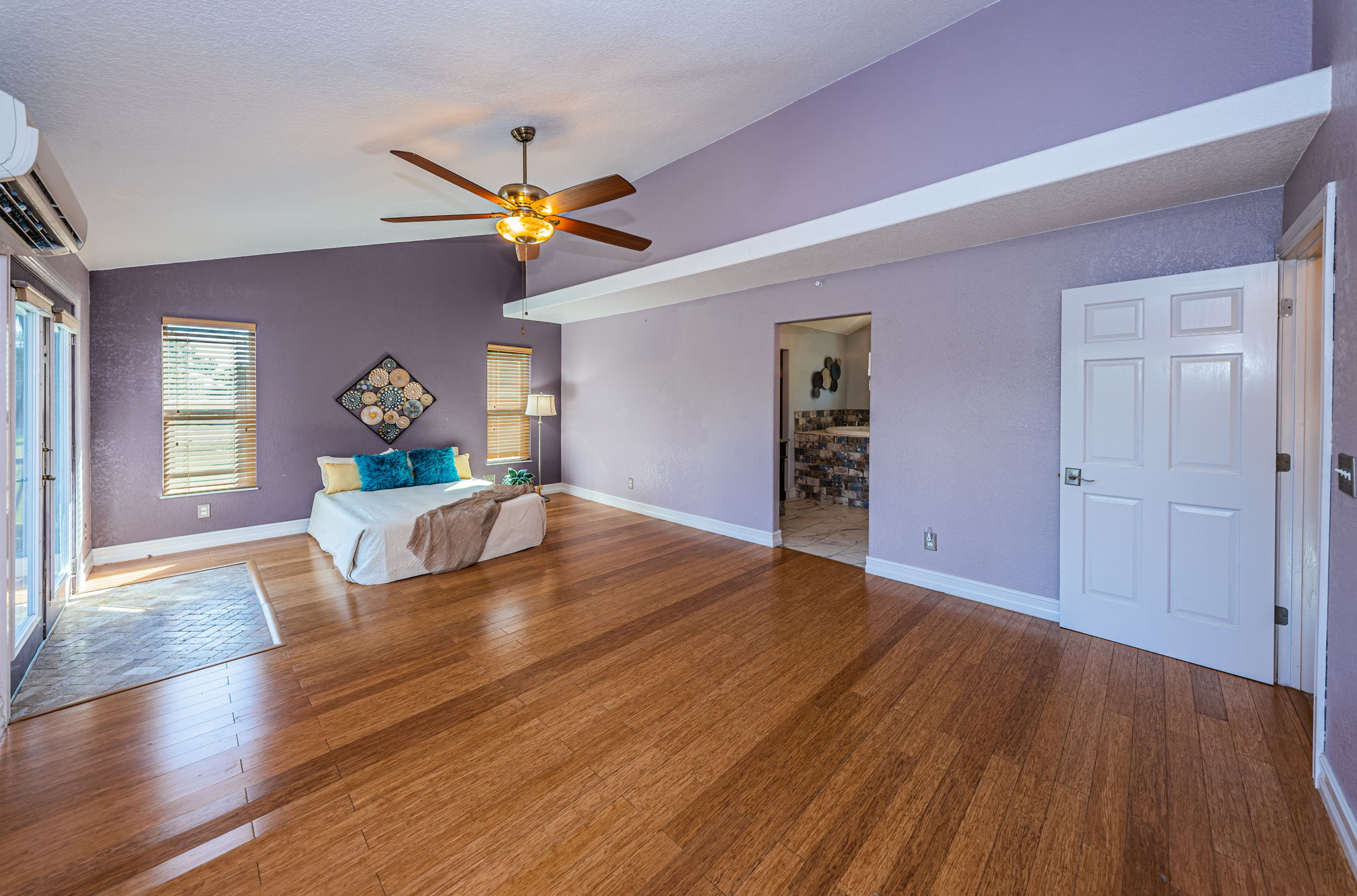 Upper Level Master Bedroom1e