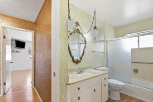  Photo 44