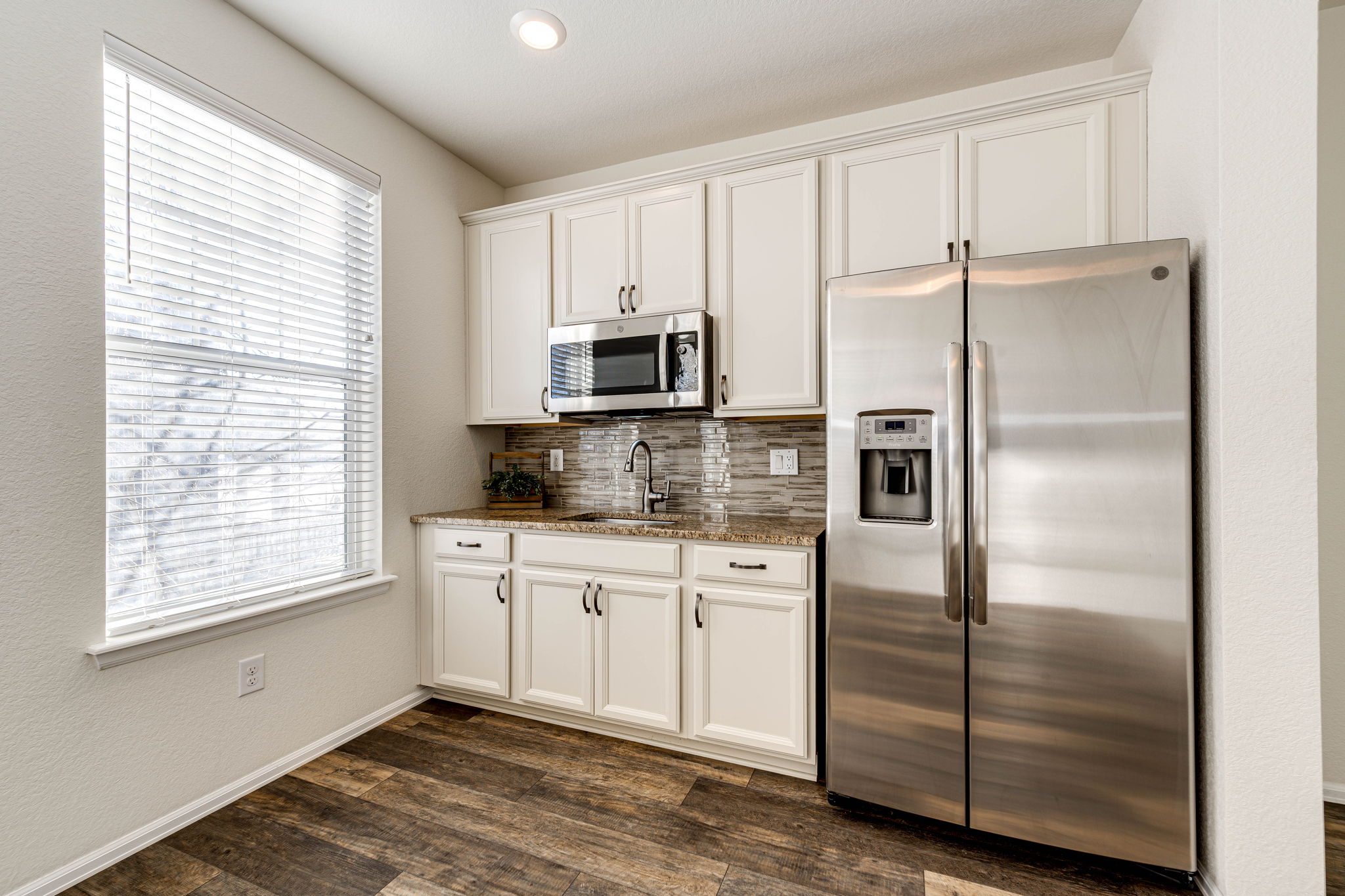 ADU comes with convection microwave and full-size refrigerator with water & ice