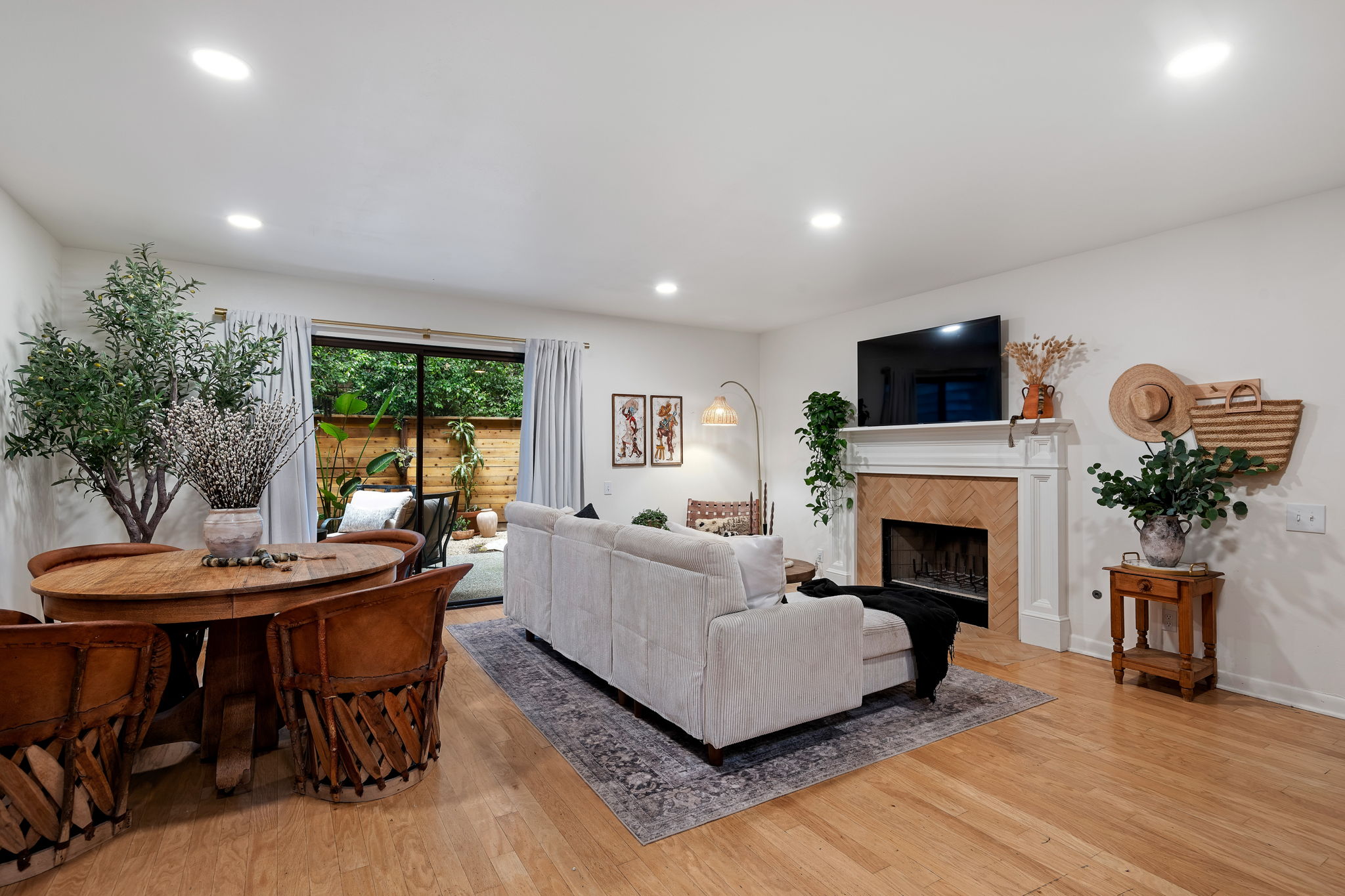 06-Living Room