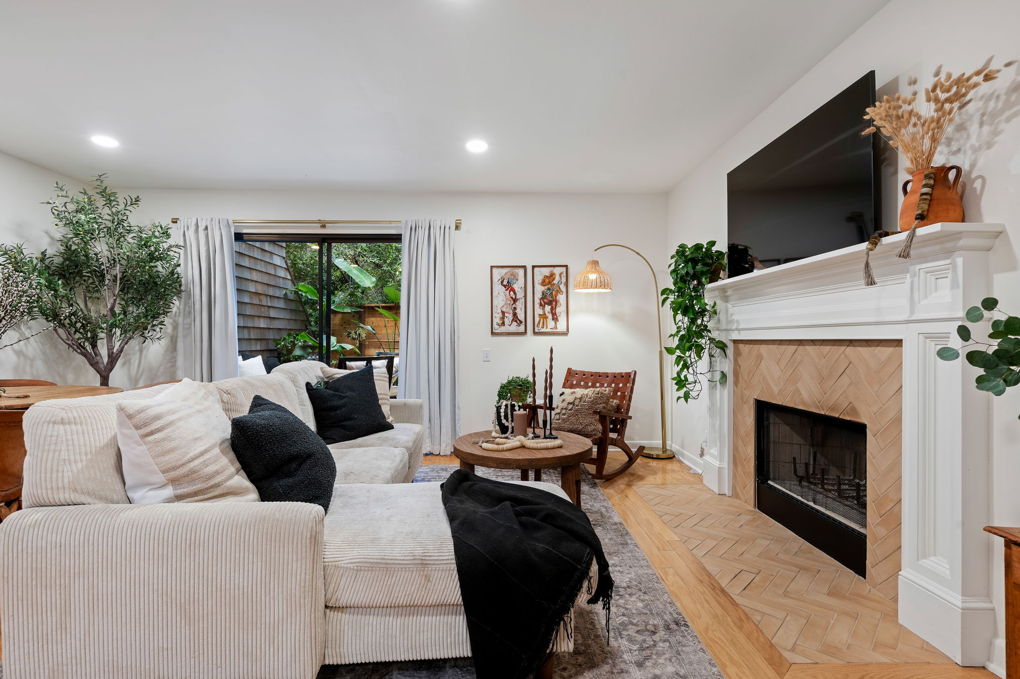 08-Living Room