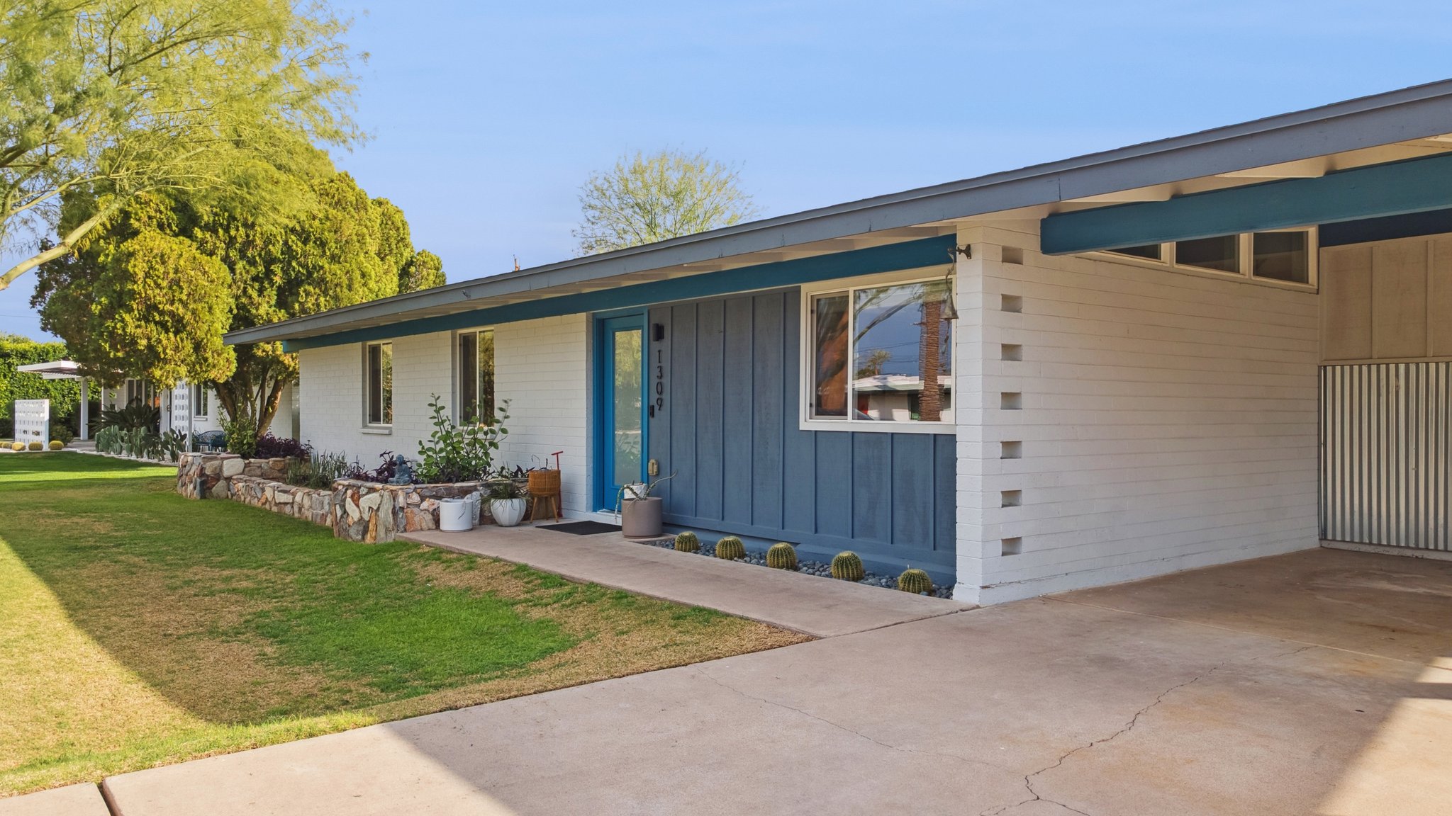 1309 W Glenn Dr - 001.jpg