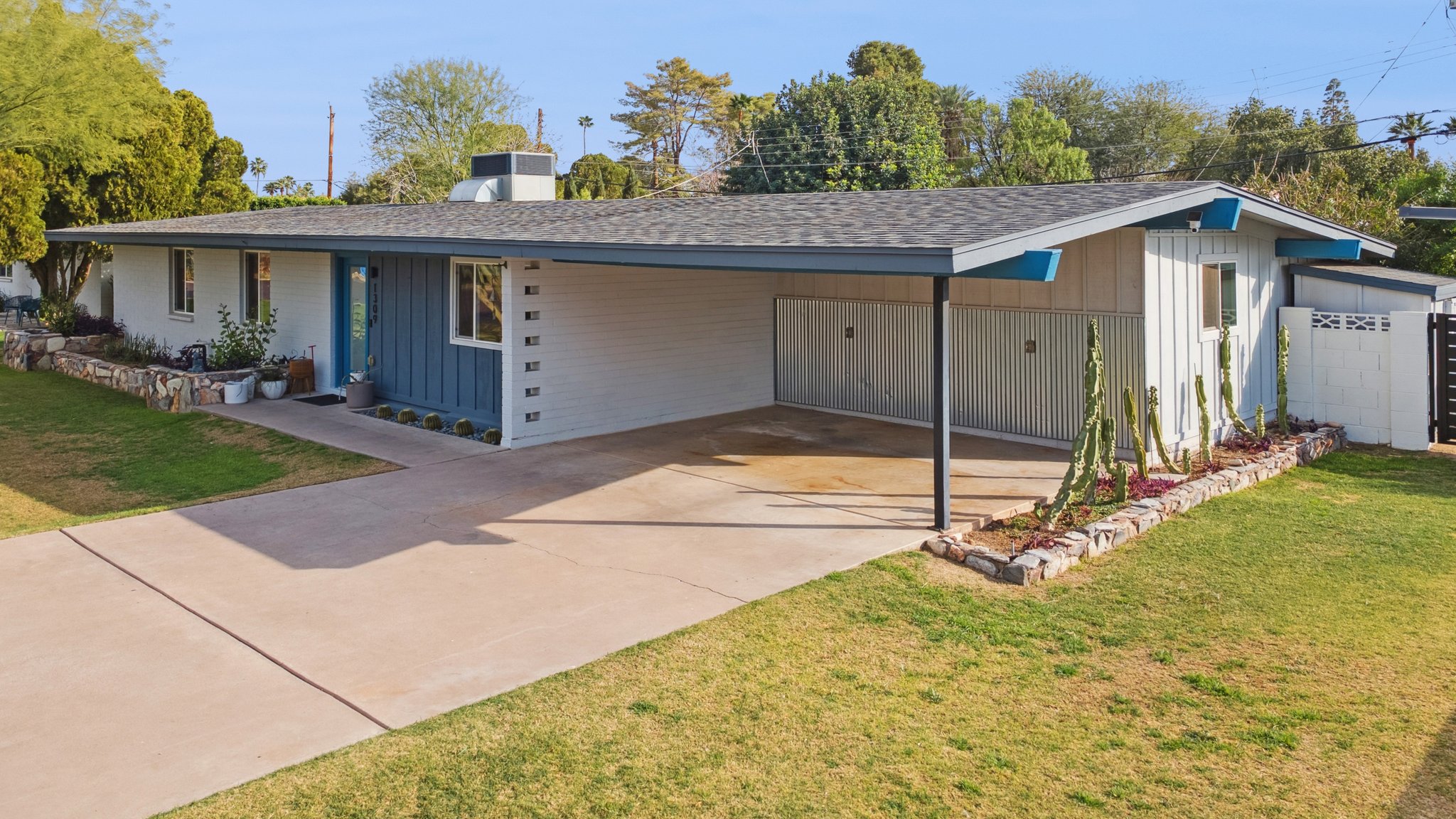 1309 W Glenn Dr - 003.jpg