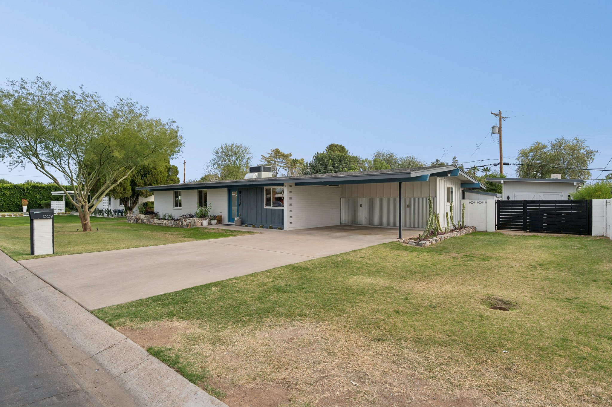 309 W Glenn Dr - 001.jpg