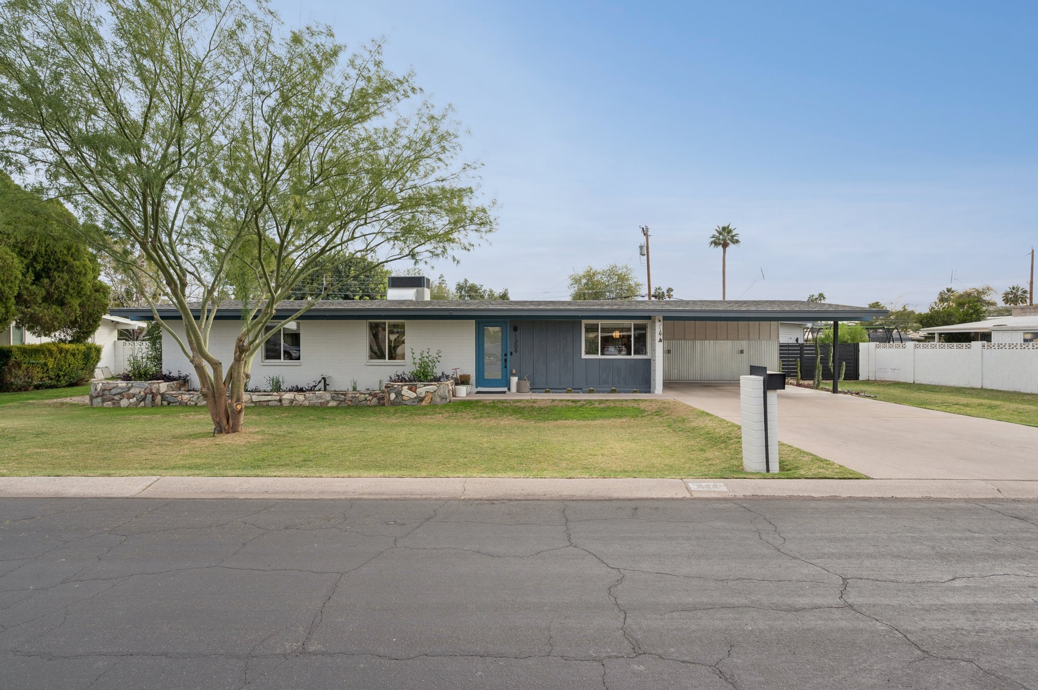 309 W Glenn Dr - 002.jpg