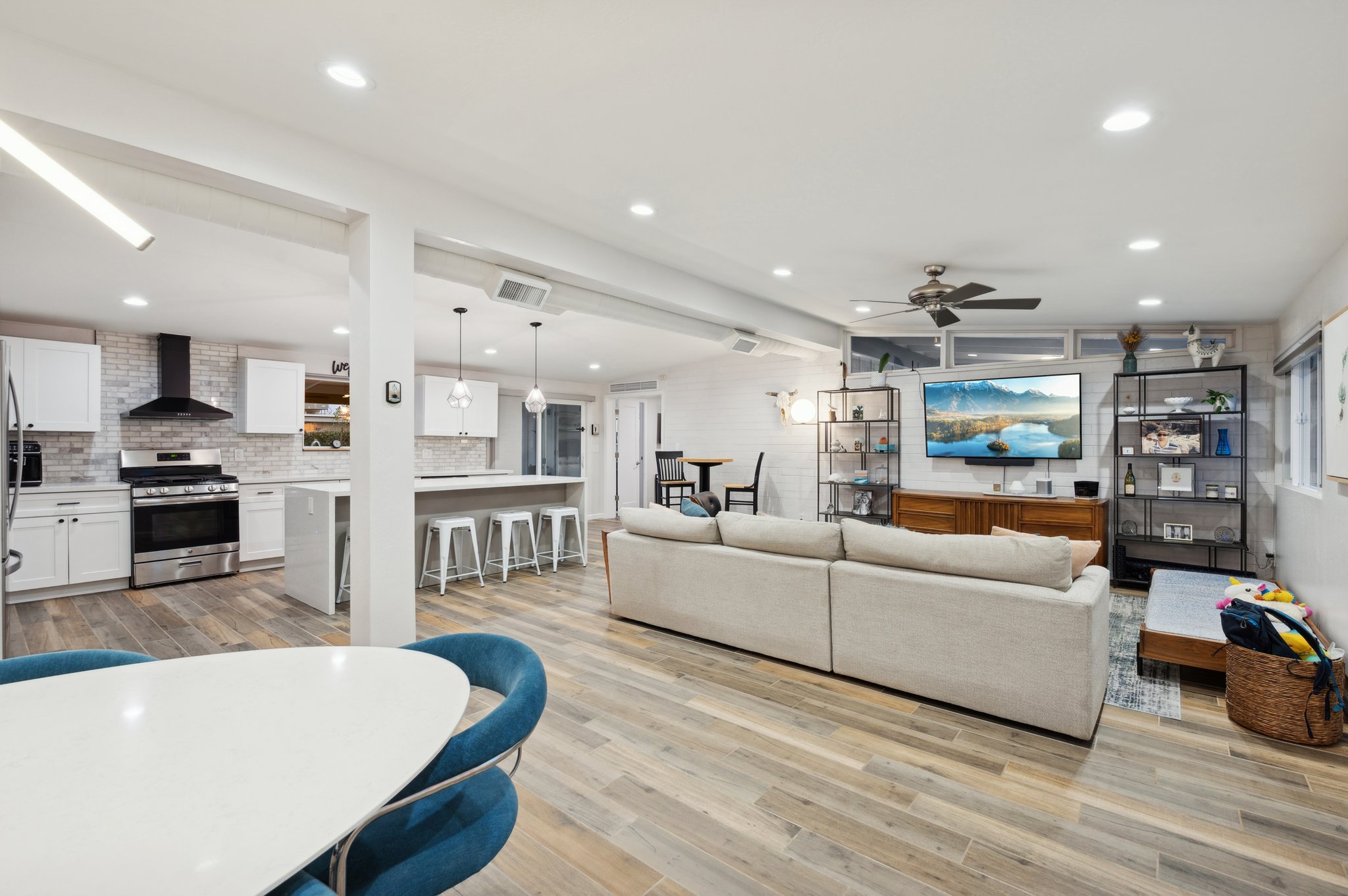 309 W Glenn Dr - 010.jpg