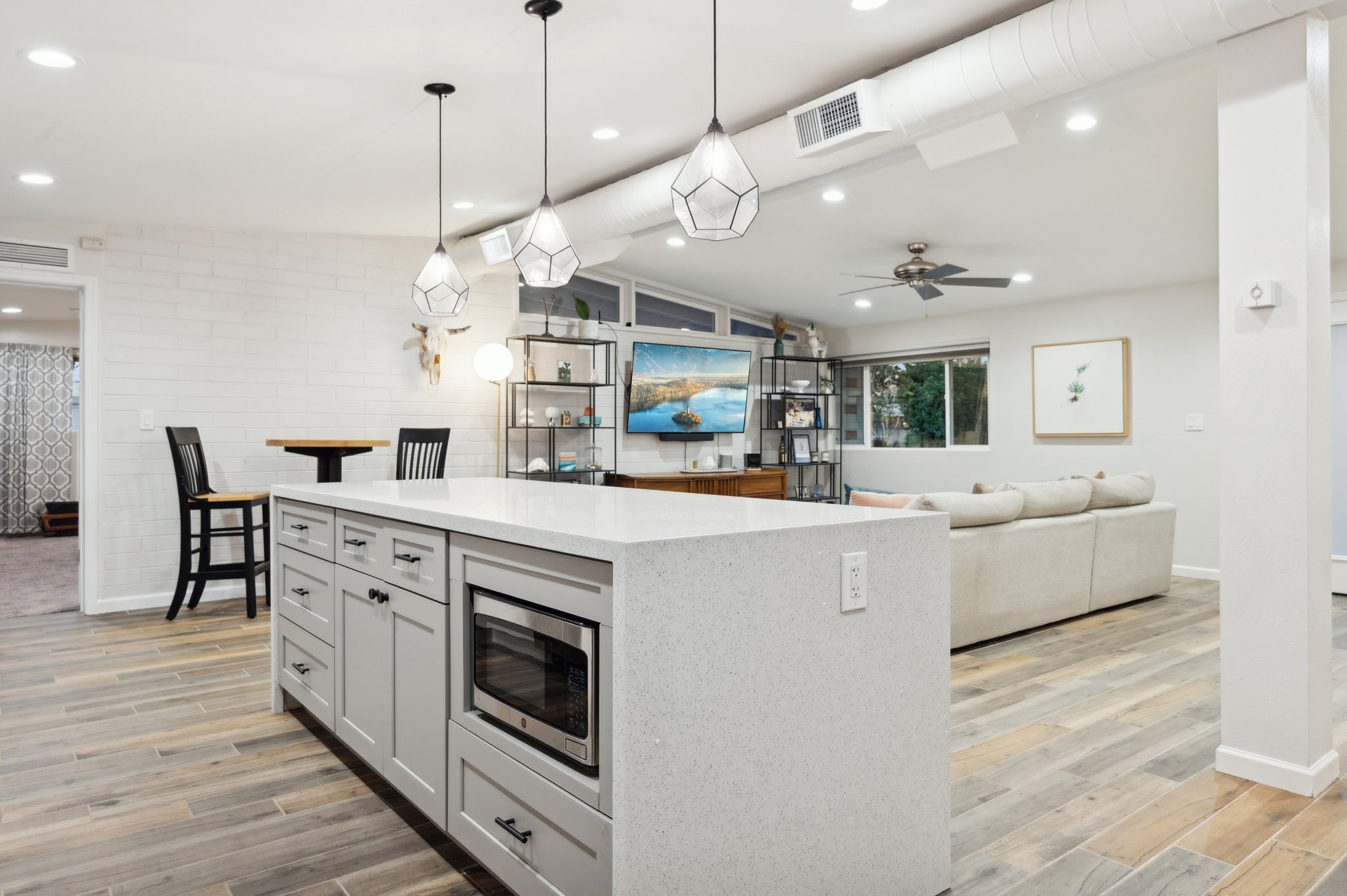 309 W Glenn Dr - 020.jpg