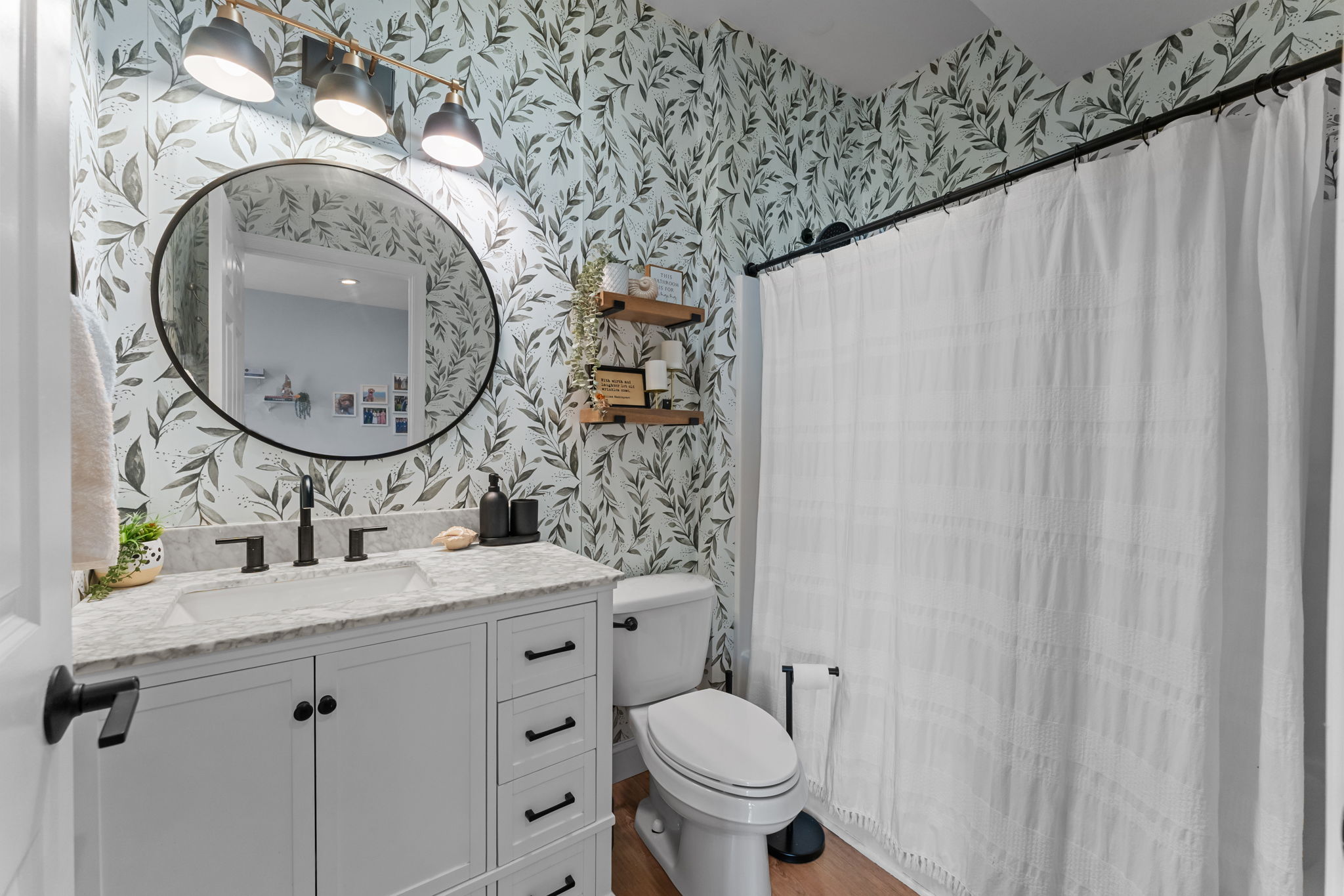 Full Bathroom - Main Level